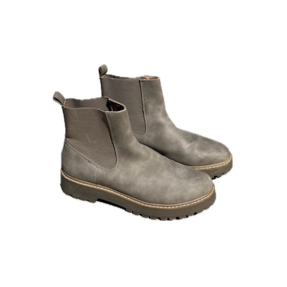 Gray Chelsea Boots Size 9 - Picture 1 of 2